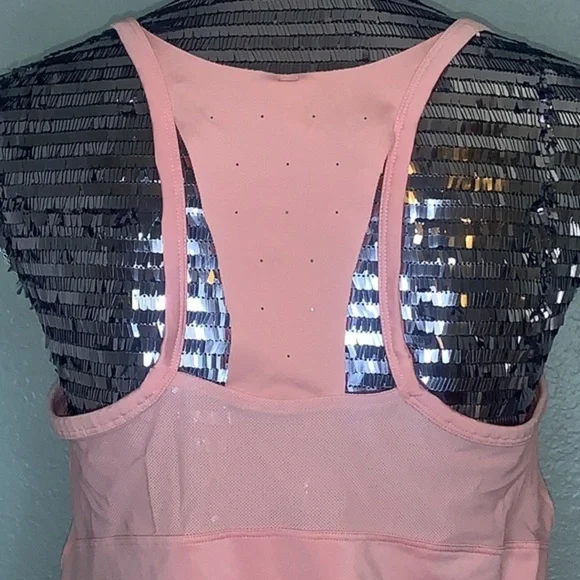 Women’s Under Armour Loose Pink Tank - Picture 6 of 8